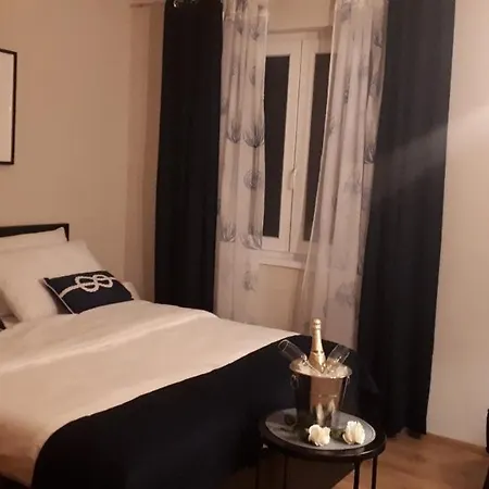 New Center Design Apartment *